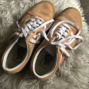 Slightly worn women’s peach suede vans🍑🍑🍑